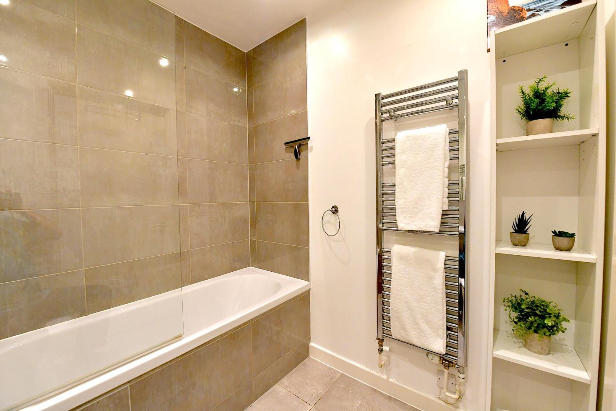 Bright Amelia - 2 Bed 1 Bath With Wifi And Netflix In The Heart Of Londra
