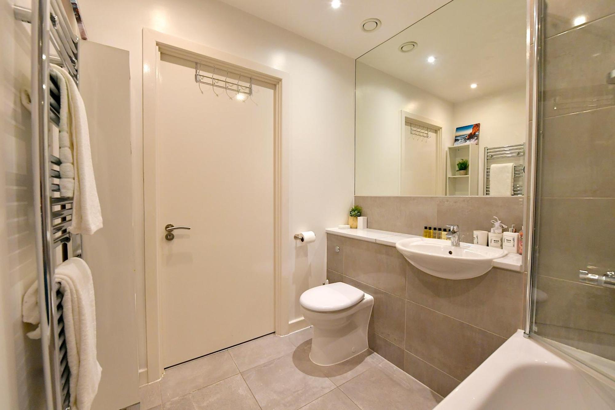 Bright Amelia - 2 Bed 1 Bath With Wifi And Netflix In The Heart Of Appartamento
